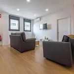 Ares I 15 Min Walk Theatre , Pet Friendly Crib דירה