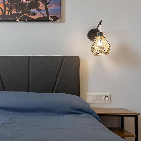 Ares I 15 Min Walk Theatre , Pet Friendly Crib דירה מרידה