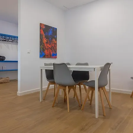 Ares I 15 Min Walk Theatre , Pet Friendly Crib Appartement