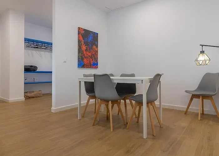 Ares I 15 Min Walk Theatre , Pet Friendly Crib Апартаменты