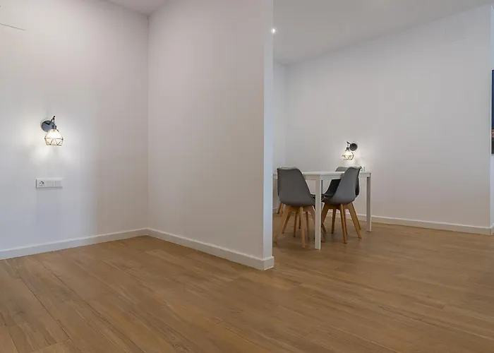 Ares I 15 Min Walk Theatre , Pet Friendly Crib Апартаменты Мерида